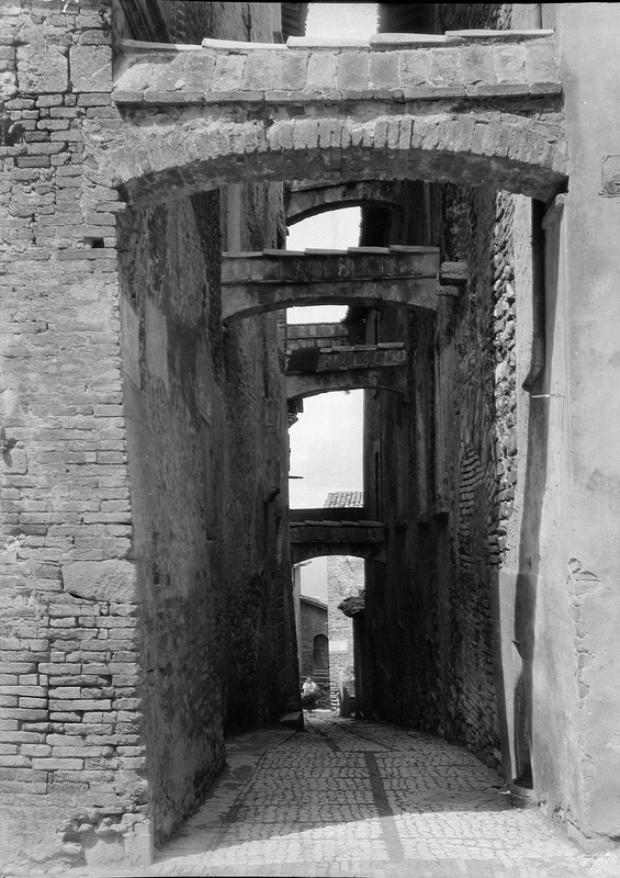 [Assisi (Italy), street]