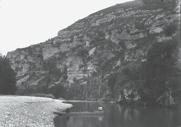 [Tarn River Valley (France), view near the Château de la Caze]