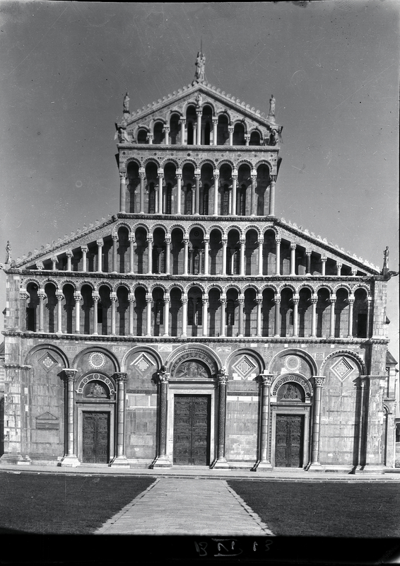 [Pisa (Italy), Duomo, façade]