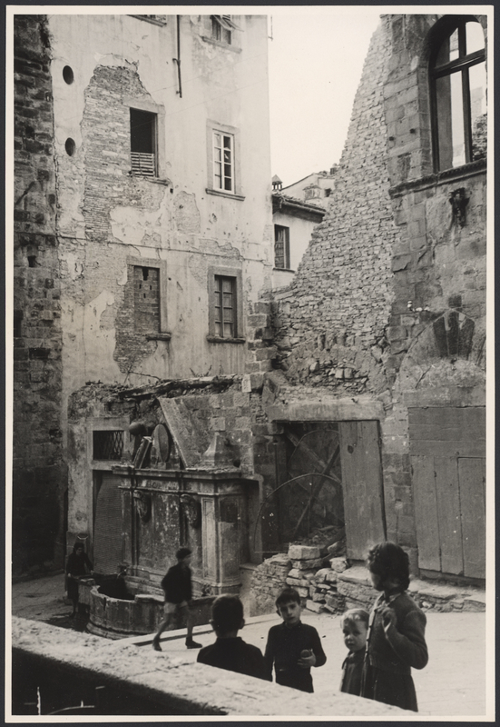 Arezzo, Pal. Della Zecca, across the street from the Pieve, Oct 45